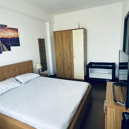 Summerland & Sea View Apartment Mamaia